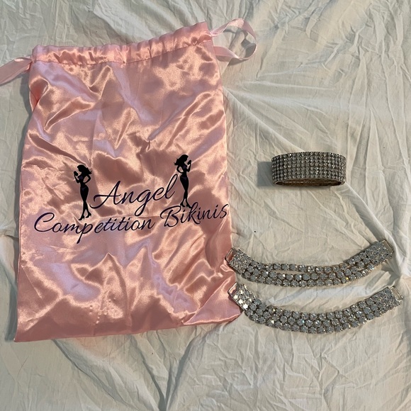 Angel competition bikini. Top is med and bottom is Pro cut size Med. - Picture 5 of 5